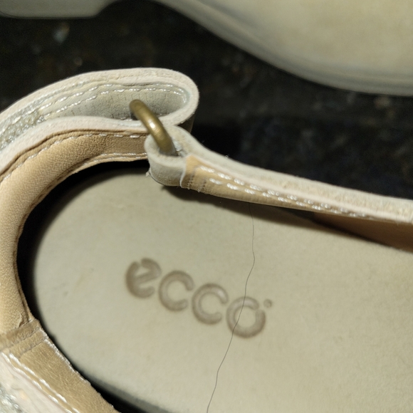 ECCO 3 Strap Sandal in color Sand sz 37 - 6 or 6.5 - Picture 7 of 9